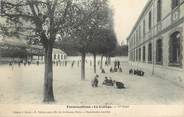 77 Seine Et Marne / CPA FRANCE 77 "Fontainebleau, le collège, 1er cour"