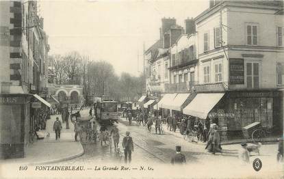 / CPA FRANCE 77 " Fontainebleau, la grande rue "