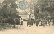 77 Seine Et Marne / CPA FRANCE 77 "La Ferté Gaucher, le jardin de l'hôtel de ville"