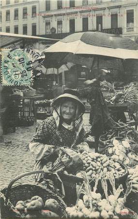 CPA FRANCE 31 "Toulouse, une vieille vendeuse du marché du capitole"