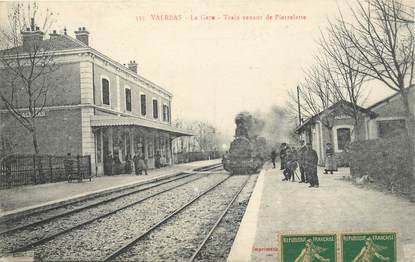 CPA FRANCE 84 "Valréas, la Gare, train venant de Pierrelatte"