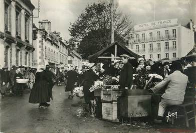 / CPSM FRANCE 29 "Audierne, un jour de marché"