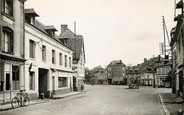 27 Eure CPSM FRANCE 27 "Montreuil l'Argille, Hotel du cheval blanc et la place du Marché"