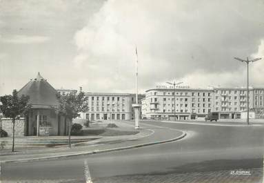 / CPSM FRANCE 29 "Brest, rue Amiral Reveillère et l'hôtel de France "