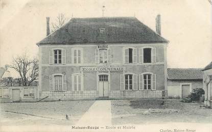 / CPA FRANCE 77 "Maison Rouge, école et mairie"