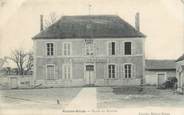 77 Seine Et Marne / CPA FRANCE 77 "Maison Rouge, école et mairie"