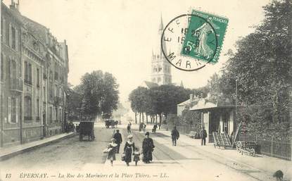 CPA FRANCE 51 "Epernay, la rue des Mariniers et la place Thiers"