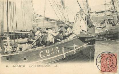 CPA FRANCE 76 "Le Havre, sur un bateau pêcheur"