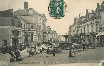 CPA FRANCE 28 "Nogent le Rotrou, Hotel de ville et rue Charronnerie"