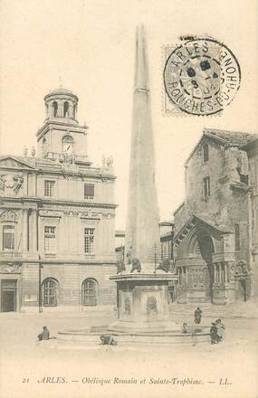 CPA FRANCE 13 "Arles, obélisque romain et sainte trophine"