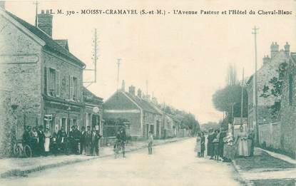 / CPA FRANCE 77 "Moissy Cramayel, l'avenue Pasteur et l'hôtel du cheval Blanc"