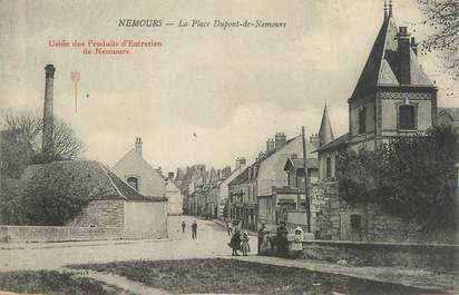 / CPA FRANCE 77 "Nemours, la place Dupont de Nemours" / PUBLICITE