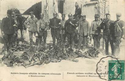 / CPA FRANCE 77 "Soldats français affublés de casques allemands à Neufmontiers"