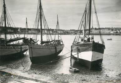 / CPSM FRANCE 29 "Camaret, un coin du port"