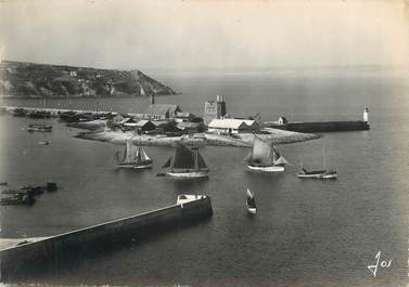 / CPSM FRANCE 29 "Camaret sur Mer, vue du Sillon avec son château et sa chapelle"