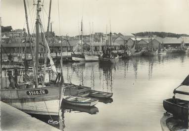 / CPSM FRANCE 29 "Concarneau, la criée et les nouveaux quais"