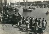 29 Finistere / CPSM FRANCE 29 "Douarnenez, arrivage de la sardine"  / PÊCHE 