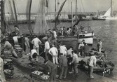 29 Finistere / CPSM FRANCE 29 "Douarnenez, arrivage de la sardine" / PÊCHE / BATEAU