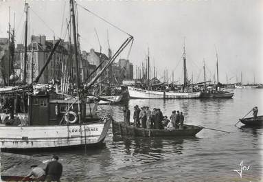 / CPSM FRANCE 29 "Douarnenez, le port, retour de  pêche "