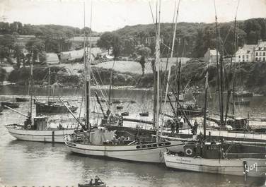 / CPSM FRANCE 29 "Douarnenez, thoniers dans le port"