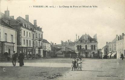 CPA FRANCE 49 "Vihiers, le champ de foire et Hotel de ville"