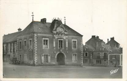 / CPSM FRANCE 44 "Savenay, la mairie et la place"