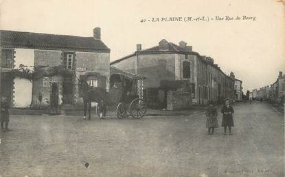 / CPA FRANCE 49 "La Plaine, une rue du Bourg"