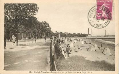 CPA FRANCE 44 "Saint Nazaire, le bld et la plage"