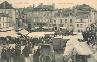 / CPA FRANCE 53 "Mayenne, place du marché"