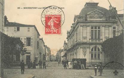 CPA FRANCE 17 "Rochefort sur Mer, la Rue Thiers"