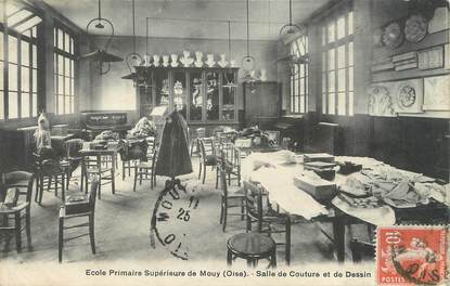 / CPA FRANCE 60 "Ecole primaire Supérieure de Mouy, salle de couture et de dessin"