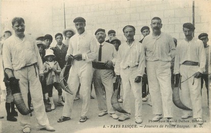 / CPA FRANCE 64 "Pays Basque, joueur de Pelote Basque"