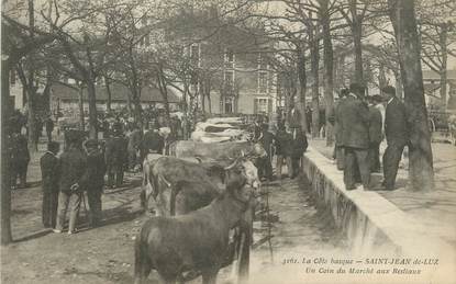 / CPA FRANCE 64 "Saint Jean de Luz, un coin du marché aux bestiaux"