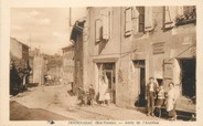 87 Haute Vienne / CPA FRANCE 87 "Dournazac, arrêt de l'Autobus"