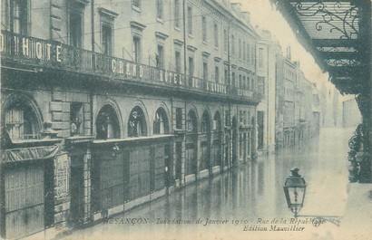 / CPA FRANCE 25 "Besançon, rue de la République" / INONDATIONS