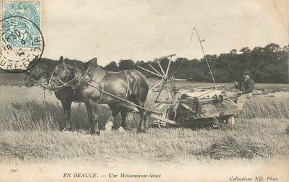 CPA FRANCE 45 "En Beauce, une moissonneuse lieuse"