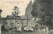 45 Loiret CPA FRANCE 45 "Escrennes, place de l'Eglise, la sortie de la Messe"