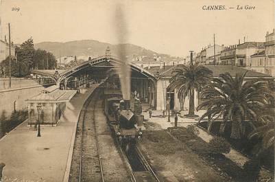 CPA FRANCE 06 "Cannes, la gare" / TRAIN