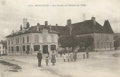 / CPA FRANCE 25 "Morteau, la poste et l'hôtel de ville"