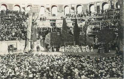 / CARTE PHOTO FRANCE 13 "Arles, farandoles"