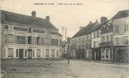 / CPA FRANCE 77 "Rebais, un coin de la place"