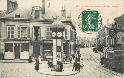 / CPA FRANCE 51 "Reims, les six cadrans et la rue Gambetta"