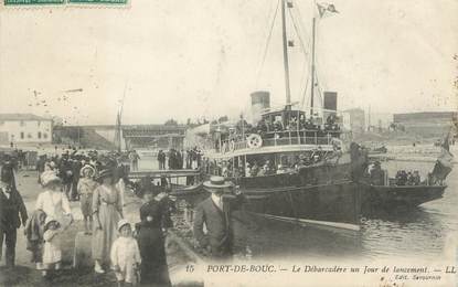 / CPA FRANCE 13 "Port de Bouc, le débarcadère un jour de lancement"