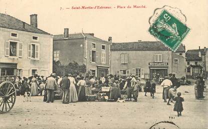 CPA FRANCE 42 "Saint Martin d'Estréaux, place du Marché"