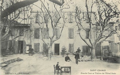 / CPA FRANCE 13 "Saint Chamas, grande cour et Théâtre de l'Hôtel Bosio"
