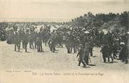 13 Bouch Du Rhone / CPA FRANCE 13 "Les Saintes Maries de la Mer, arrivée de la procession sur la plage"