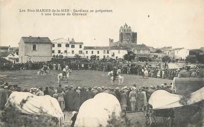 / CPA FRANCE 13 "Les Saintes Maries de la Mer, Gardians se préparant à une course de chevaux"