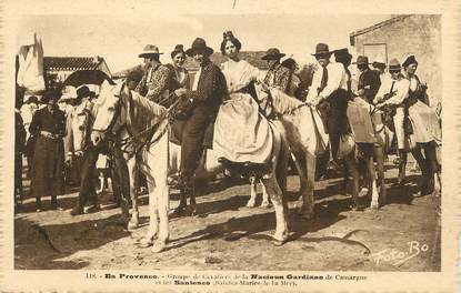 / CPA FRANCE 13 "Saintes Maries de la Mer, groupe de cavaliers de la Nacioun Gardiano de Camargue"