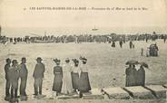 13 Bouch Du Rhone / CPA FRANCE 13 "Les Saintes Maries de la Mer, procession du 25 mai au bord de la mer"