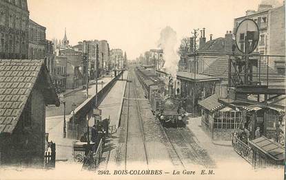 CPA FRANCE 92 "Bois Colombes, la Gare" / TRAIN